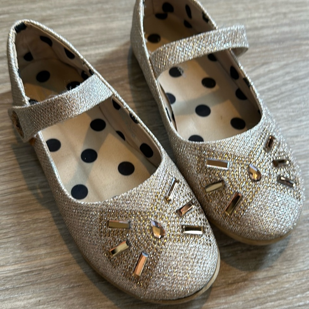 Cute Marilyn Moda Gold shoes